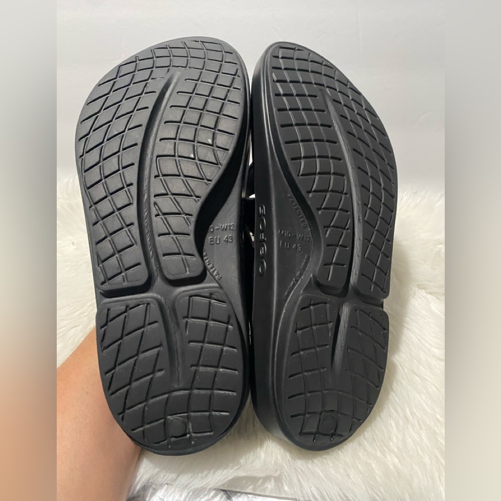 OOFOS Sandals - Picture 4 of 5